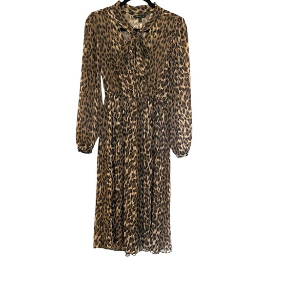 Banana Republic leopard print chiffon dress, bow neck, pleated skirt, size 2 - Picture 4 of 9
